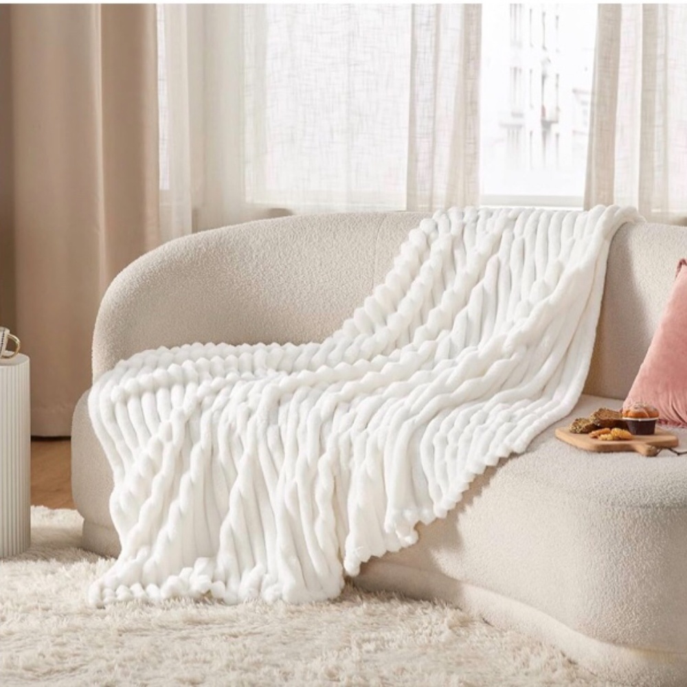 Bedsure White Throw Blanket for Couch - Super Soft Cozy Blankets for Women, Cute - Picture 4 of 6
